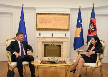 Lajçak me Osmanin diskutojnë “tejkalimin e sfidave politike dhe të sigurisë” –