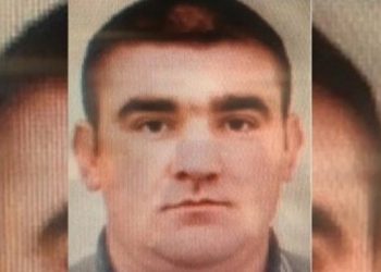 Policia në aksion për kapjen e “Rrumit”, i kontrollojnë banesën/ Detajet –