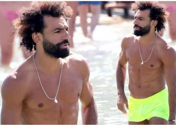 Mohamed Salah shfaq linjat e trupit gjatë pushimeve –