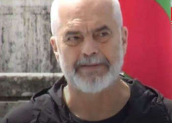 U quajt tradhëtar sapo zbriti nga makina, ja reagimi i Edi Ramës në Prishtinë (VIDEO) –