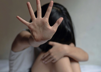 I moshuari tenton të përdhunojë të miturën shqiptare, babai i vajzës rrëfen detaje shokuese –