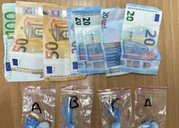 Tentuan të fshehin kokainën në një shtyllë elektrike, arrestohet shqiptari dhe greku –