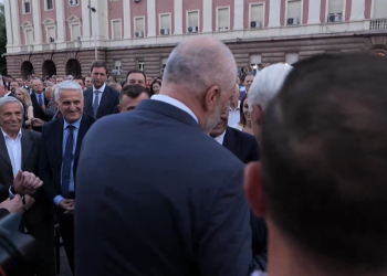 Bardhi refuzoi pjesëmarrjen në ceremoni në nder të Clinton, zbardhen arsyet –