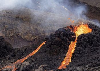 Rejkjaviku rrezikohet nga shpërthimi i vullkanit Fagrandalsfjatl –