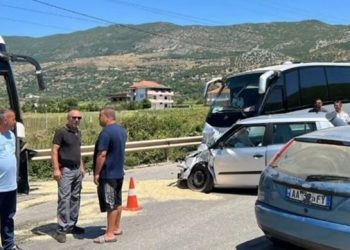 Aksident i trefishtë në aksin Prrenjas- Qafë Thanë, 2 të plagosur –
