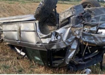 Përplasen dy makina, lëndohen disa persona –