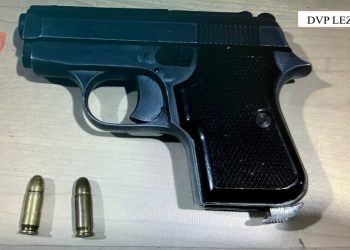 Drogë dhe armëmbajtje pa leje, pranga 4 të rinjve në Lezhë –