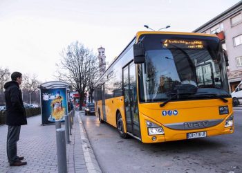 Në vështirësi ekonomike, linjat urbane në Tiranë reduktojnë autobusët –