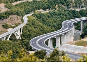 Aksident i rëndë në autostradë, 1 i vdekur e 3 të plagosur –
