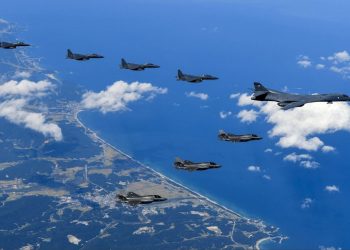 Koreja e Veriut kërcënon me rrëzimin e avionëve amerikanë –