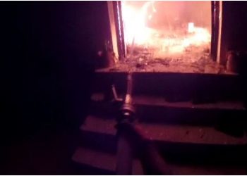 Shkrumbohet nga flakët një banesë gjatë natës në Vlorë –