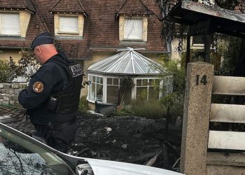 Sulmohet shtëpia e kryetarit të bashkisë në Francë, plagosen gruaja dhe një nga fëmijët –