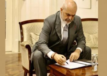 Rama e nis ditën me foton nga Kosova, tregon lëvizjen e radhës –