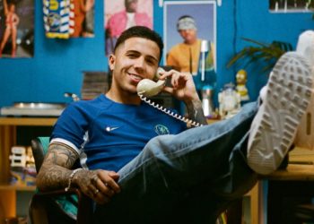 Chelsea vishet “vintage” për sezonin e ri –