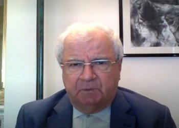 Duhet të dorëhiqen, ndryshe… –