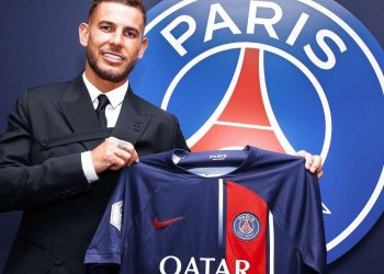 Zyrtare, mbrojtësi Hernandez nënshkruan me PSG-në –