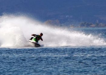 Babai dhe nëna përplasen me jet-ski, ndërron jetë fëmija 6-vjeçar –