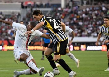 Spektakël në klasiken italiane, Juventusi mund Milanin me penallti –