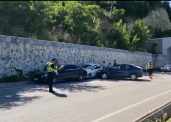 FOTO/ Aksident i 3-fishtë në Pogradec