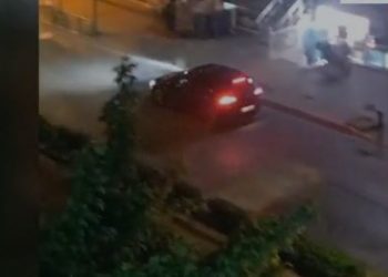 VIDEO/ Me shpejtësi skëterrë, policia i vendos gjobë 25-vjeçarit –