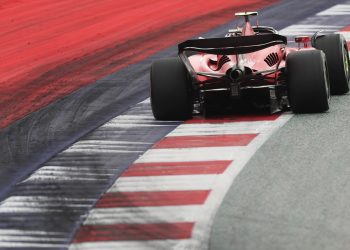 Shkeli rregullat gjatë garës, Sainz përfundon në telashe –