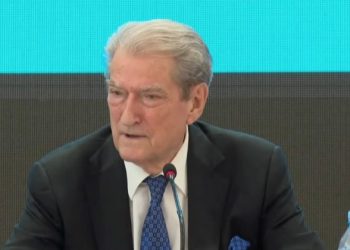 Monizmin Rama e vendosi me Bashën, e përdor si vegël të shpifur –