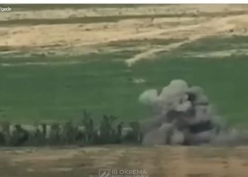 Ukrainasit hedhin në erë tankun rus në Bakhmut (VIDEO) –
