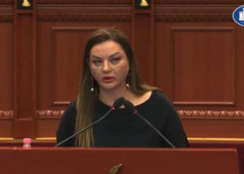 Duhej të kishit dhënë dorëheqjen –