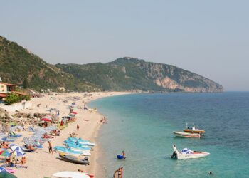 Më shumë se viti i kaluar, Vlora dyndet nga turistët Italian –