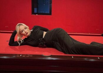 Adriana Matoshi provokon me foto mbi bilardon –