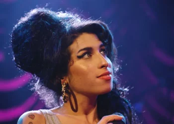 Familja e Amy Winehouse do publikojë një libër me kujtimet e saj –
