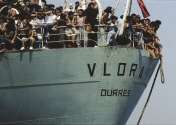 Eksodi i 8 gushtit 1991, mijëra shqiptarë u nisën drejt Italisë –
