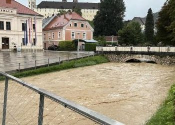 Përmbytjet shkaktojnë probleme në Austri