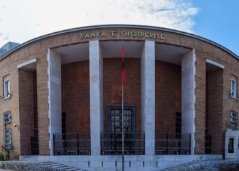 Banka e Shqipërisë ndërhyn për euron, rritet blerja e valutës –