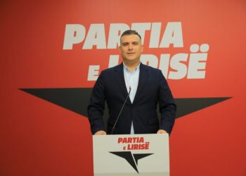 Kanabis në repartin ushtarak, Blushi: Skandal, Peleshi të dorëhiqet