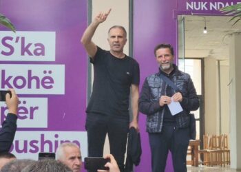 Gorrea i quajti qytetarët k*rva, Braçe i del në krah: Janë plehra –