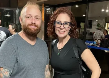 Më kërkoi nëse mund të hakeroja… –