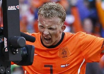 Dikur, më i shëmtuari në fushë! Tani mjekët bënë mrekulli me Kuyt –