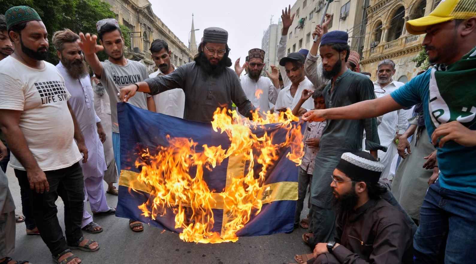 Suedia bën thirrje për vigjilencë, pas djegieve të Kuranit –