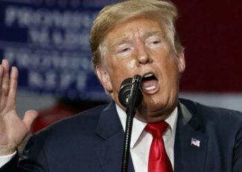 “Pse më shfaqni portokalli?”/ Trump acarohet me median e njohur –