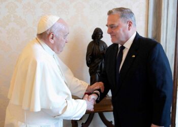 Papa takon shefin e ushtrisë amerikane, fokusi ishte… –