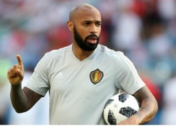 Henry përgatitet të marrë drejtimin e Francës –