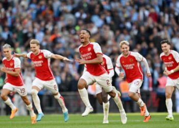Arsenali triumfon dramatikisht në finale ndaj City-t –
