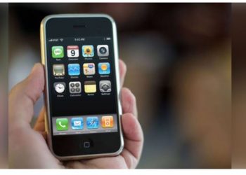 Iphone më i vjetër në botë shitet mbi 190 mijë USD –