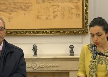 Shkrimtari Ismail Kadare merr nënshtetësinë e Kosovës –