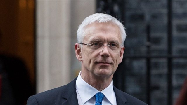 Kryeministri dhe kabineti dorëhiqen në bllok për shkak të koalicionit –