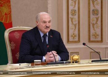 Lukashenka thotë se ka urdhëruar “kontakt” me Poloninë, pas rritjes së tensioneve –