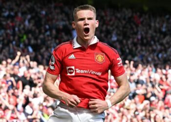 United refuzon super-ofertën e rivalëve për McTominay –