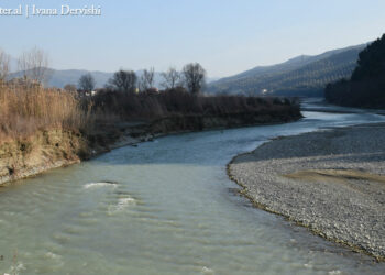 Mjedisorët apelojnë për kujdes në pastrimin e ‘zemrës blu’ të Beratit –