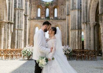 Arbana zbulon fotot nga “kurorëzimi i dashurisë së saj” –